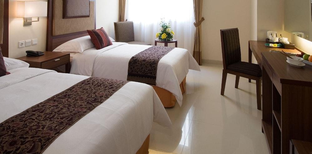 Aston Manado Hotel Екстер'єр фото