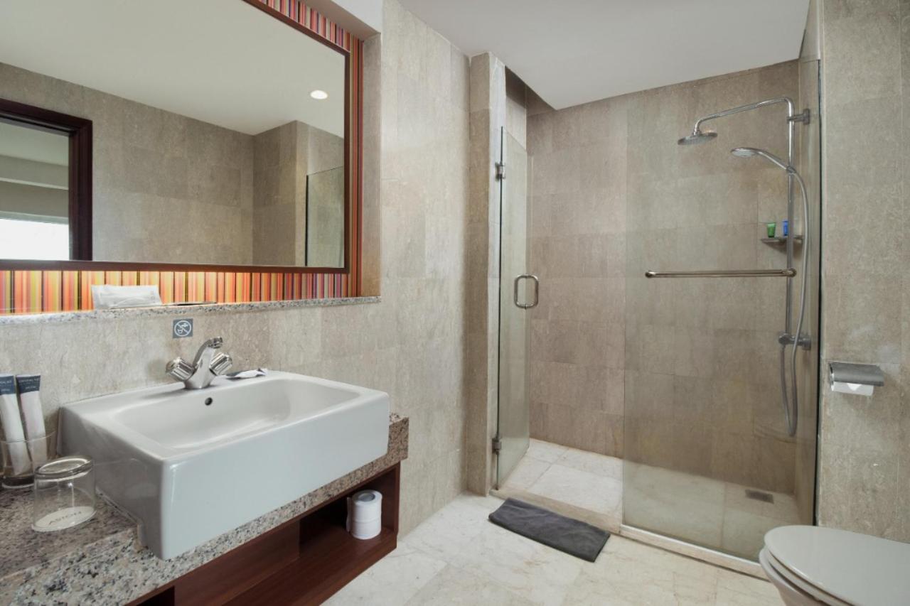 Aston Manado Hotel Екстер'єр фото