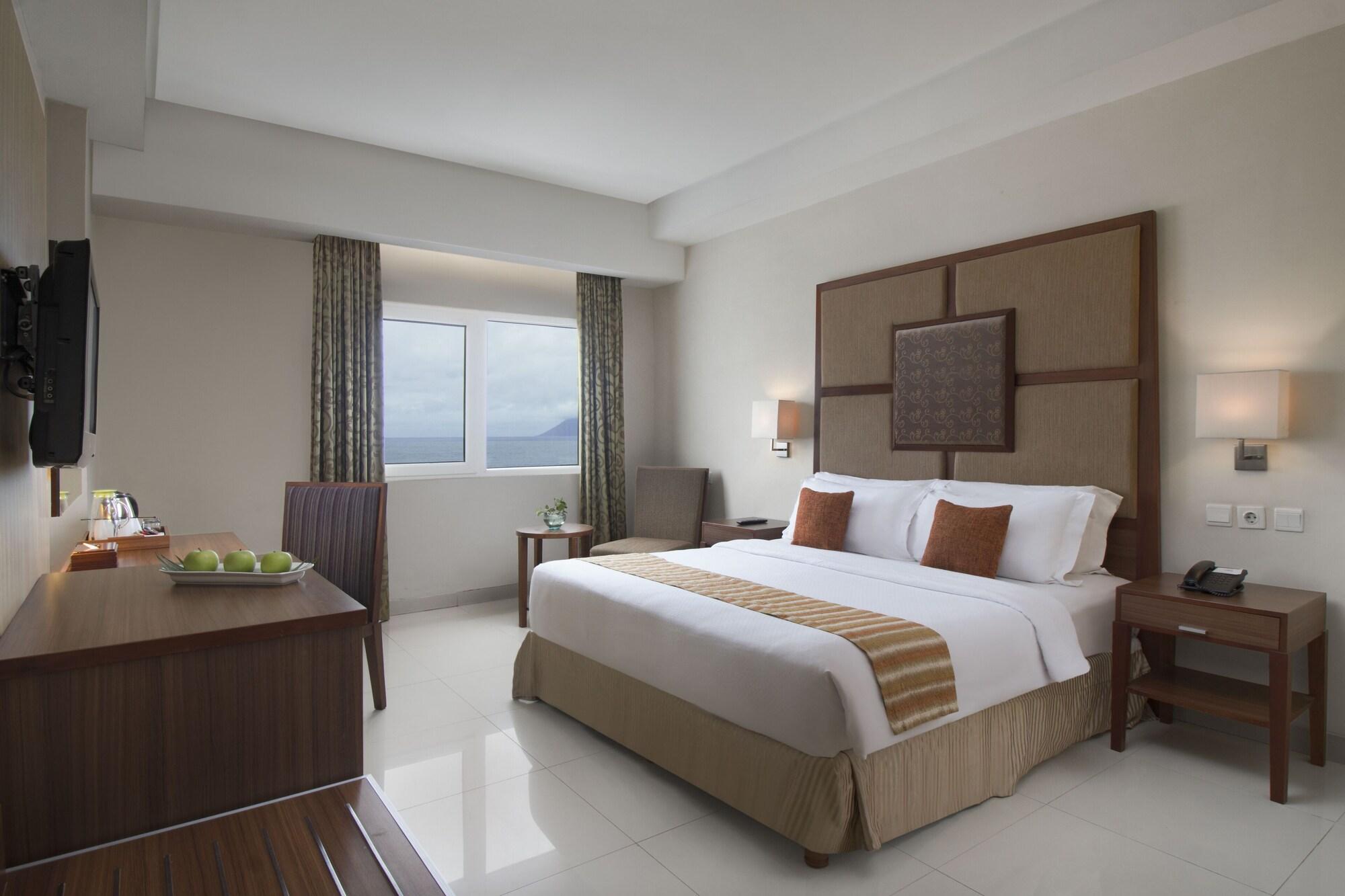 Aston Manado Hotel Екстер'єр фото