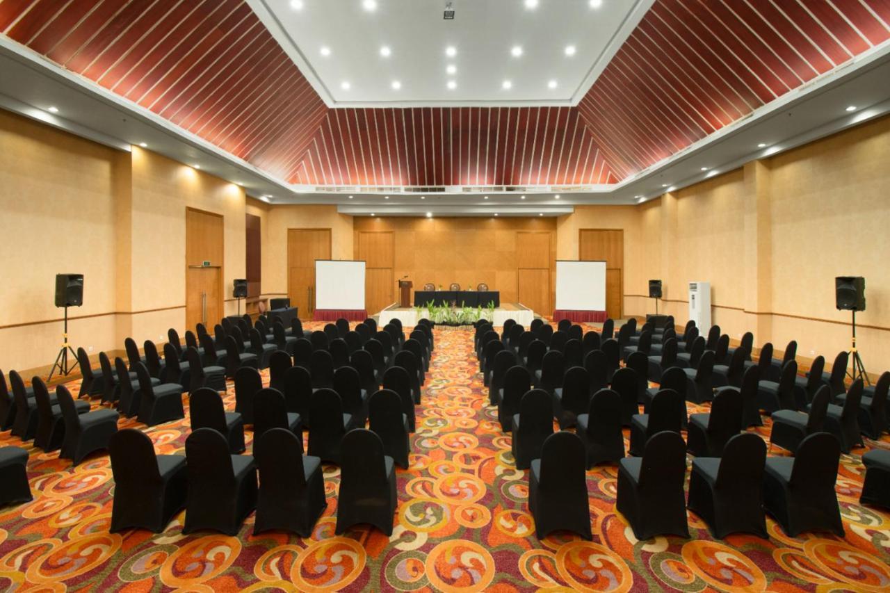 Aston Manado Hotel Екстер'єр фото
