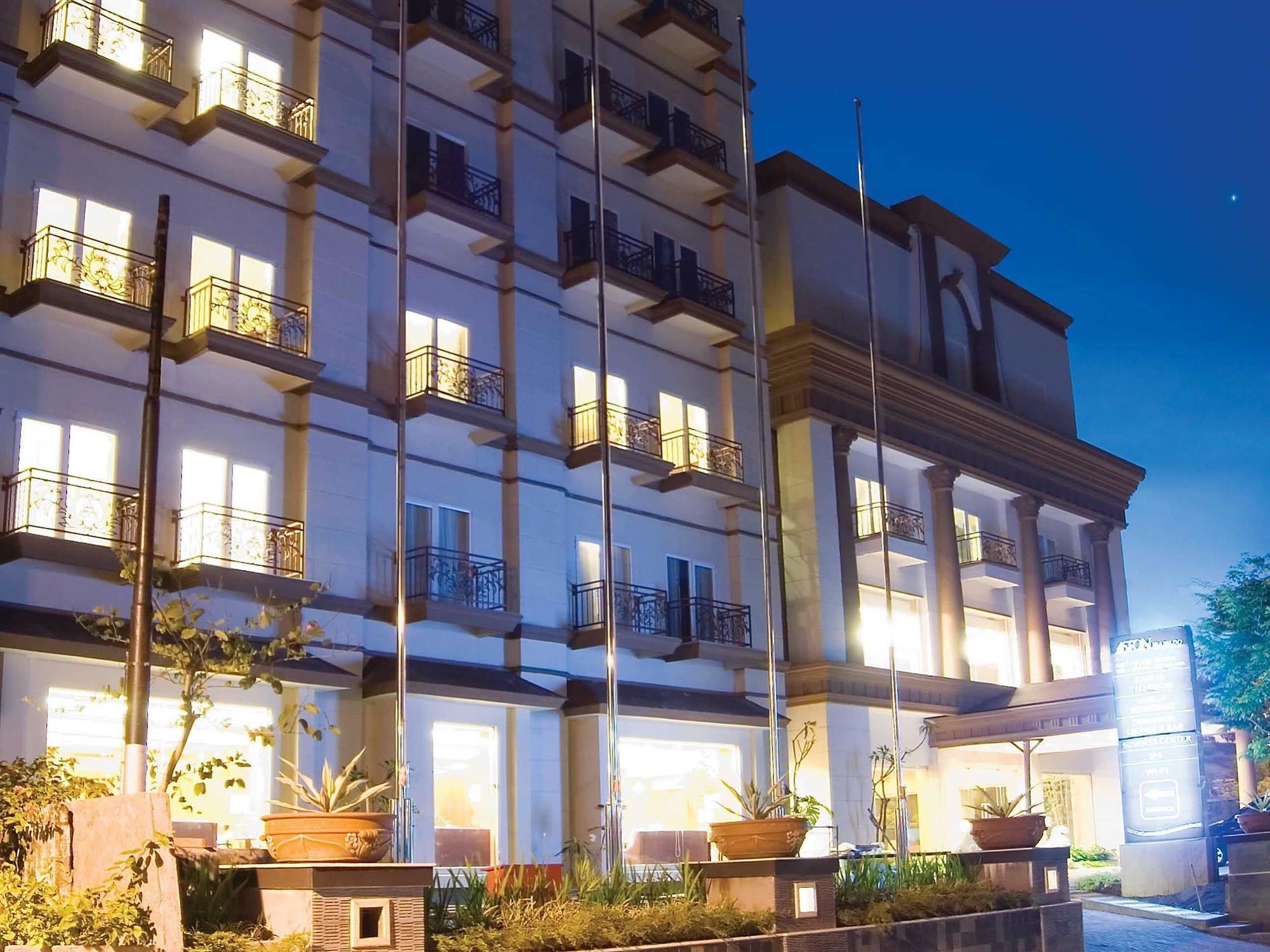 Aston Manado Hotel Екстер'єр фото